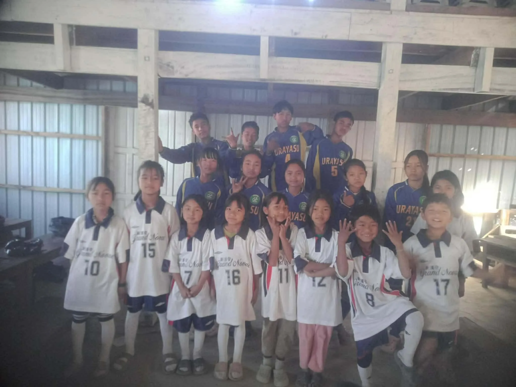 Finally Delivered! Soccer goods to the children⚽️ついに配布！子供たちのサッカー用品